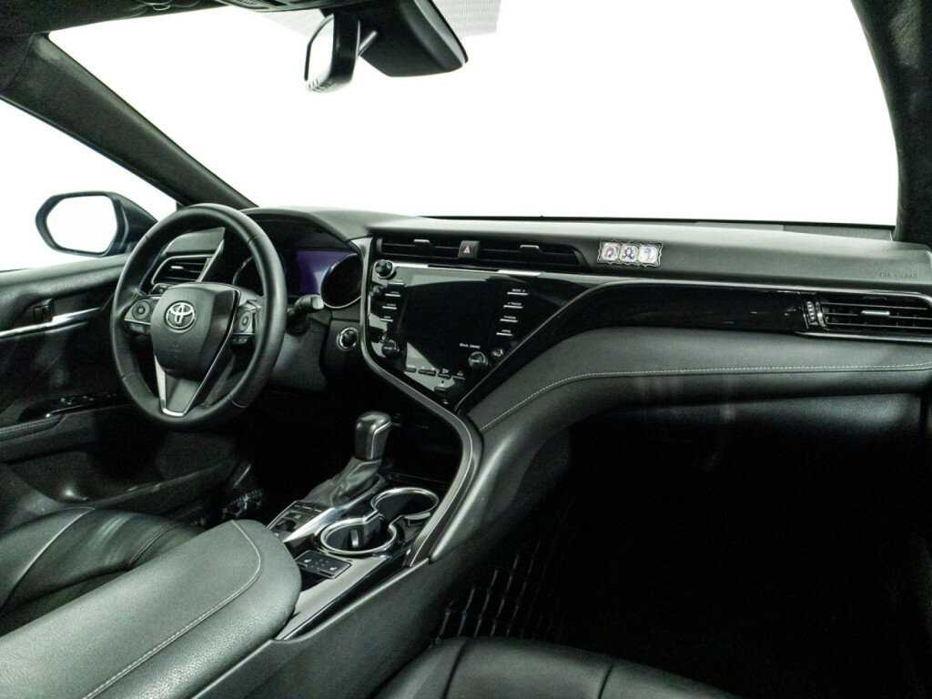 Toyota Camry с пробегом — 2020 год. Фото: #8