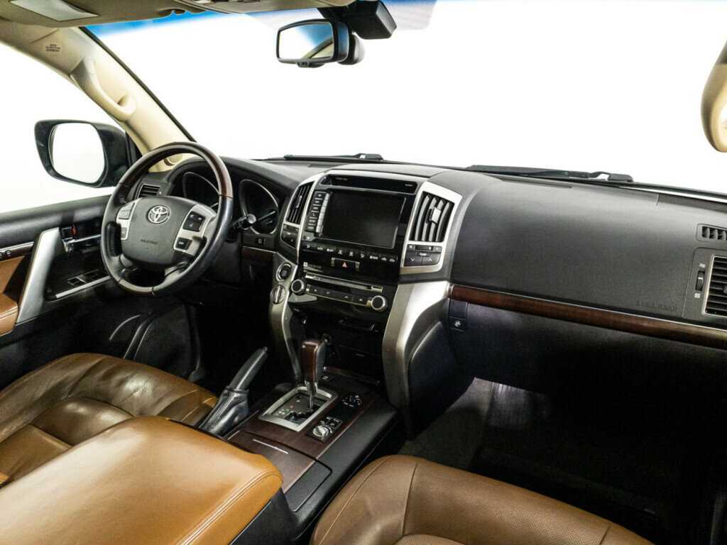 Toyota Land Cruiser с пробегом — 2014 год. Фото: #8