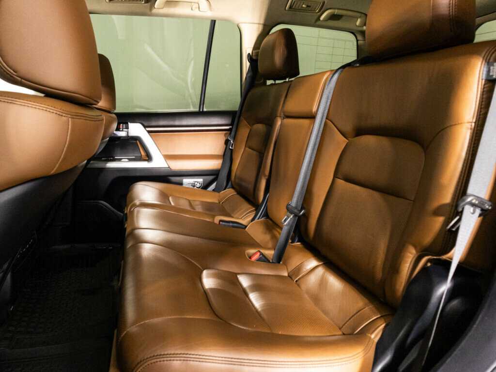 Toyota Land Cruiser с пробегом — 2014 год. Фото: #9