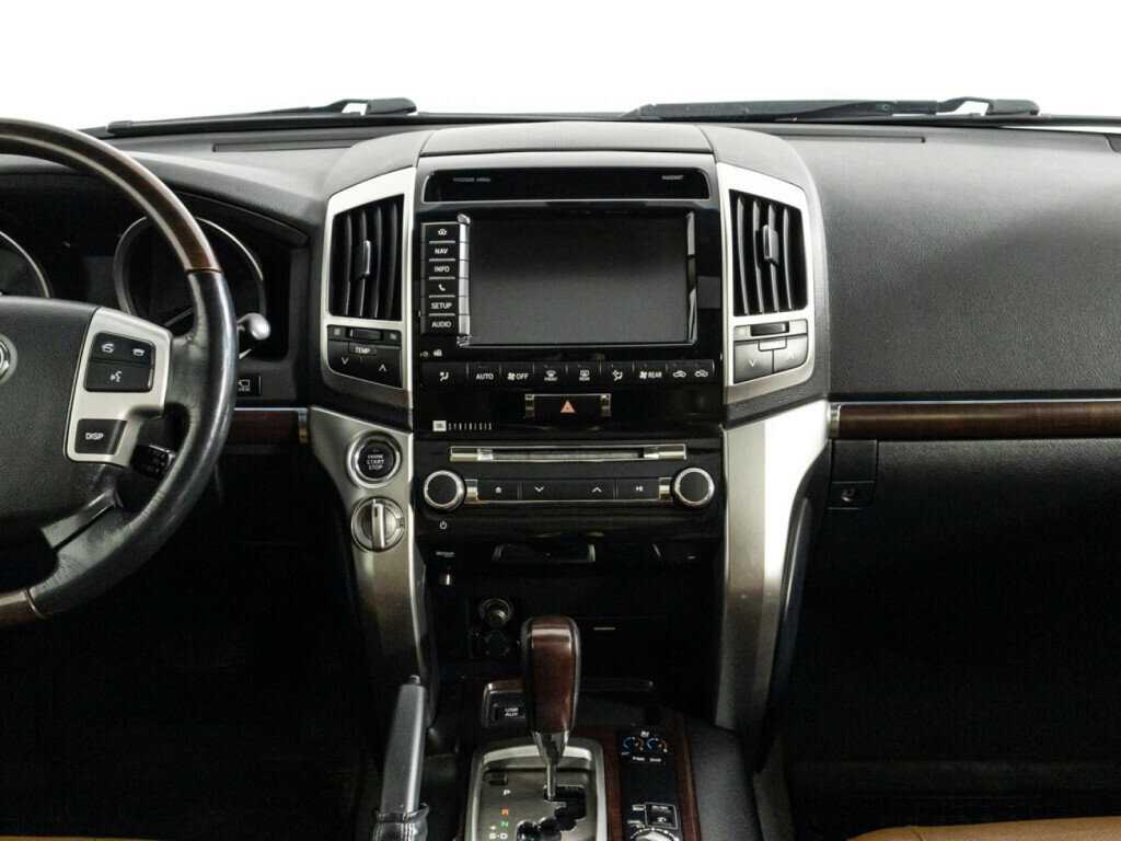 Toyota Land Cruiser с пробегом — 2014 год. Фото: #13