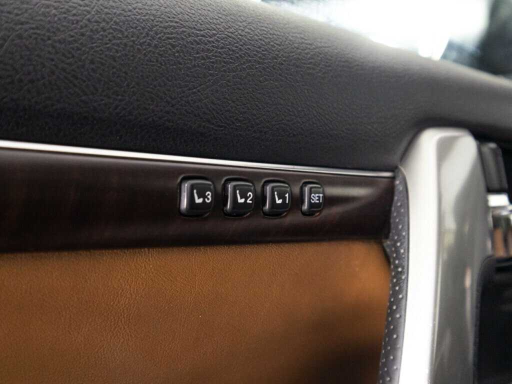 Toyota Land Cruiser с пробегом — 2014 год. Фото: #15