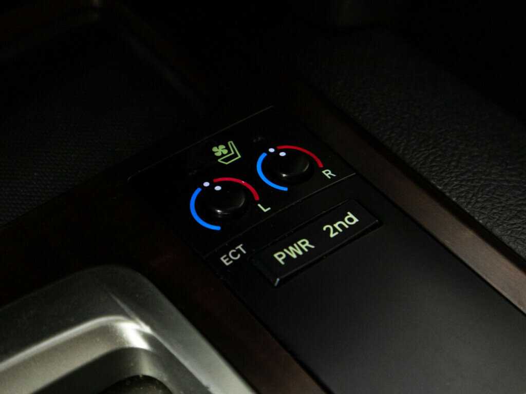 Toyota Land Cruiser с пробегом — 2014 год. Фото: #20