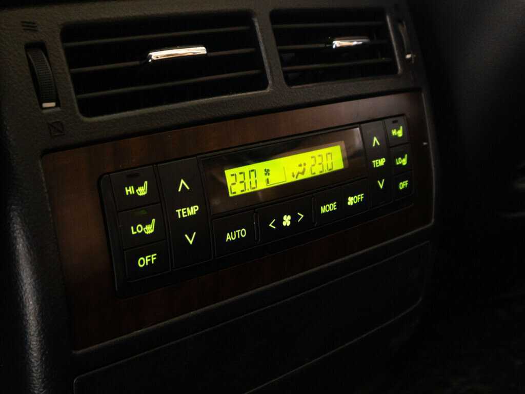 Toyota Land Cruiser с пробегом — 2014 год. Фото: #23