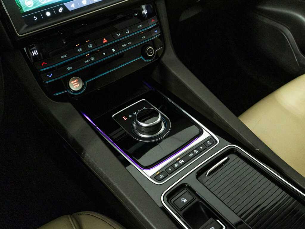 Jaguar F-Pace с пробегом — 2016 год. Фото: #19