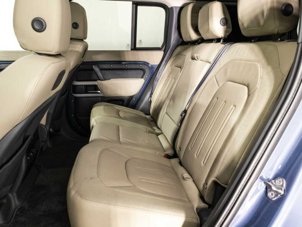 Land Rover Defender с пробегом — 2021 год. Фото: #7