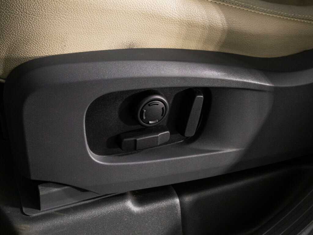 Land Rover Defender с пробегом — 2021 год. Фото: #17