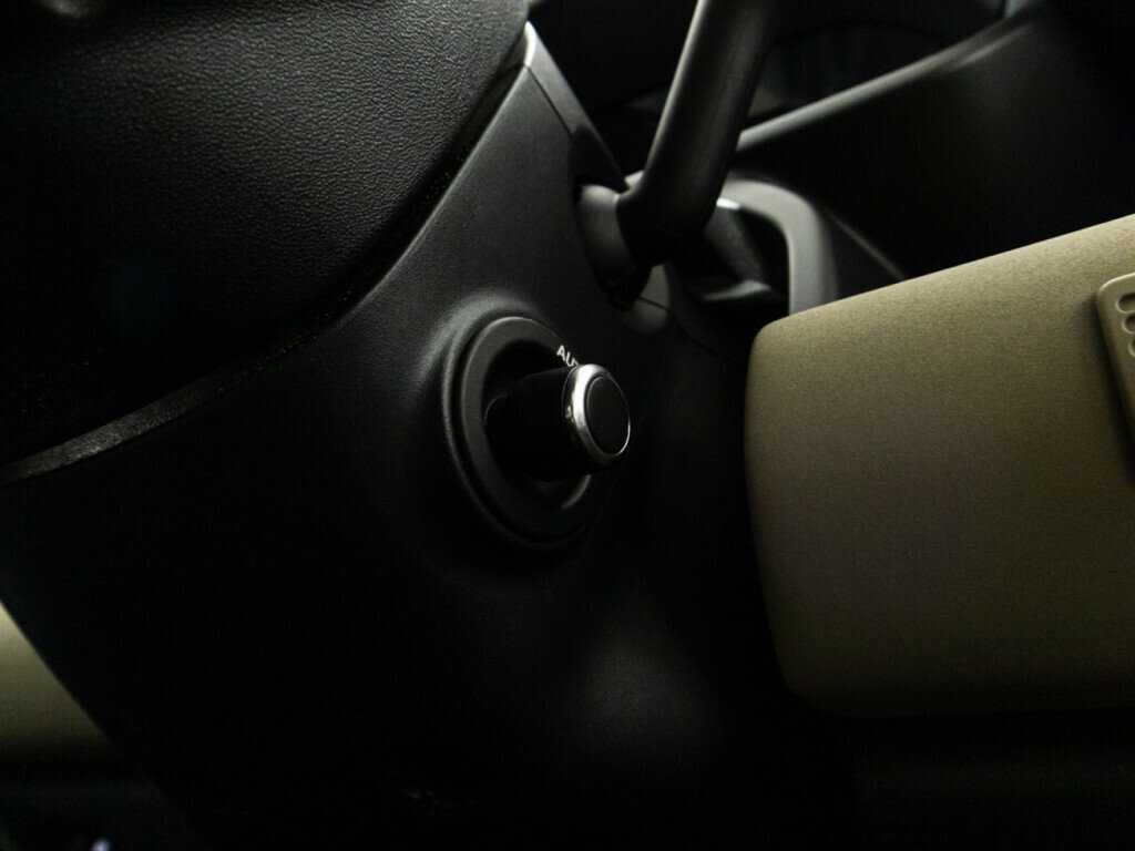 Land Rover Defender с пробегом — 2021 год. Фото: #21