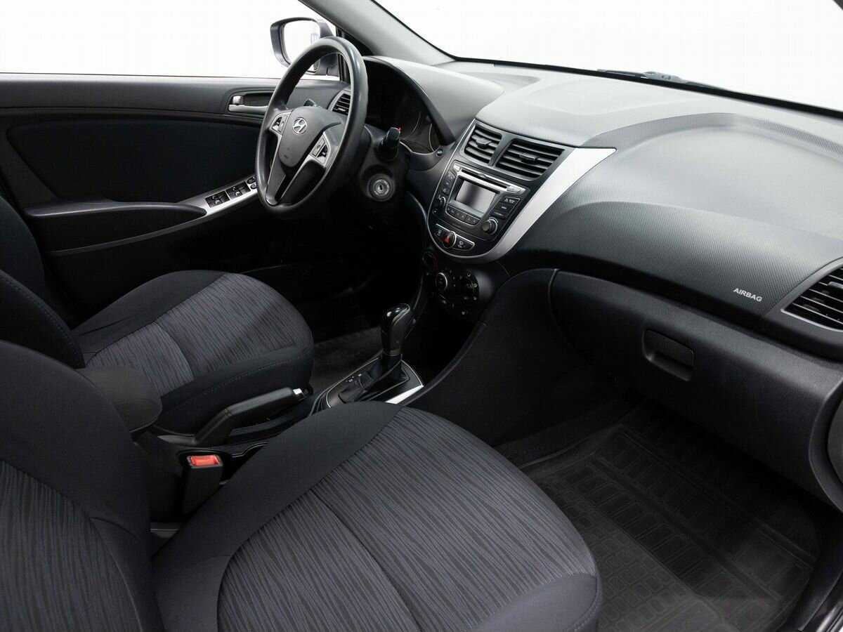 Hyundai Solaris с пробегом — 2015 год. Фото: #9