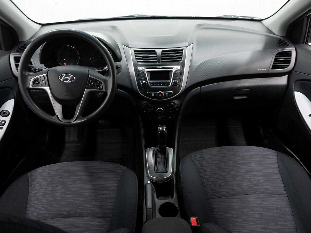 Hyundai Solaris с пробегом — 2015 год. Фото: #11