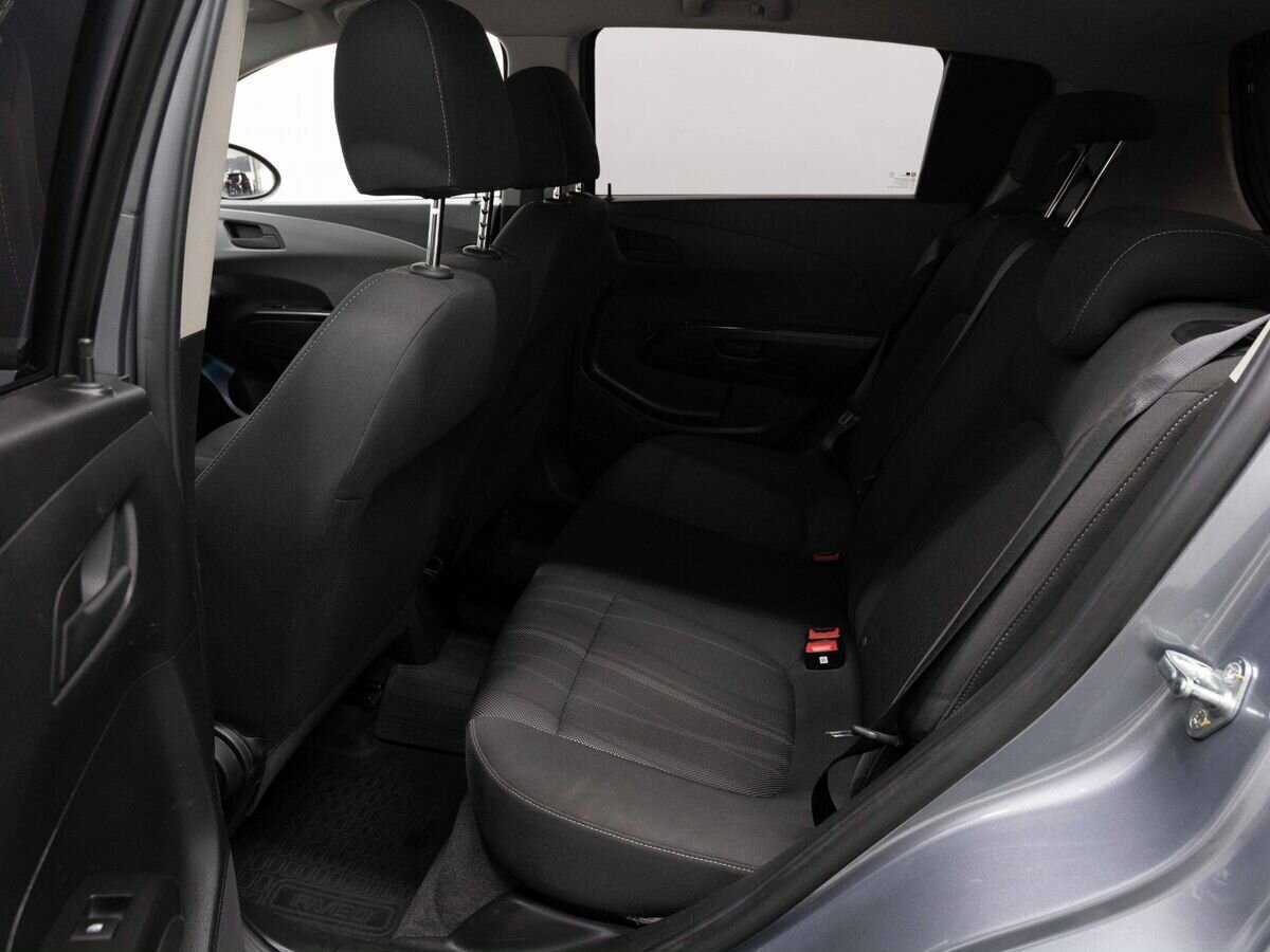 Chevrolet Aveo с пробегом — 2014 год. Фото: #9