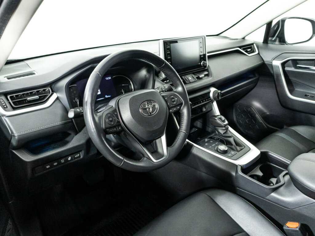 Toyota RAV4 с пробегом — 2022 год. Фото: #10