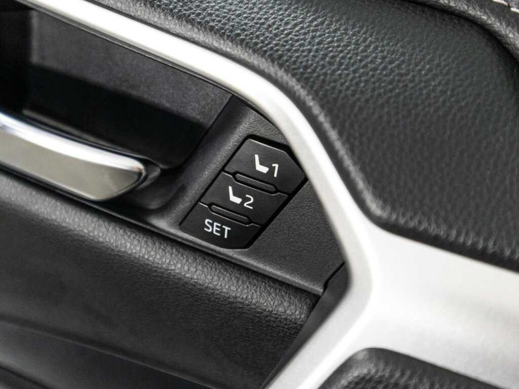 Toyota RAV4 с пробегом — 2022 год. Фото: #16