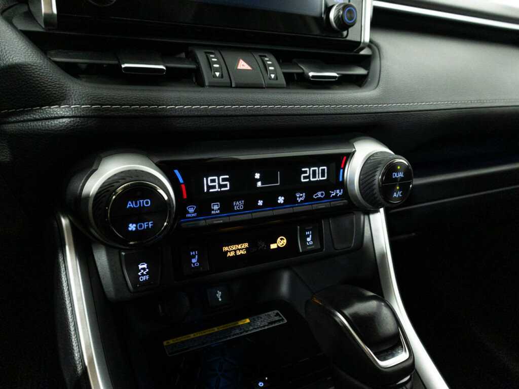 Toyota RAV4 с пробегом — 2022 год. Фото: #18