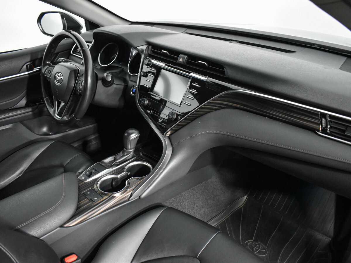 Toyota Camry с пробегом — 2020 год. Фото: #11