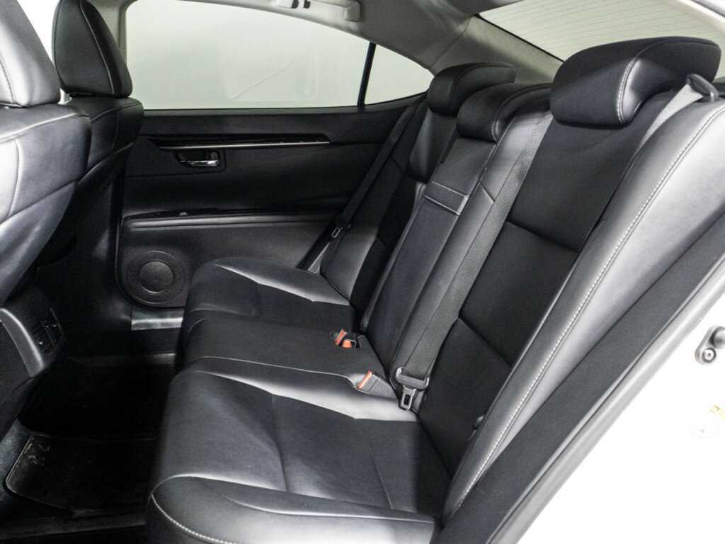 Lexus ES с пробегом — 2013 год. Фото: #9