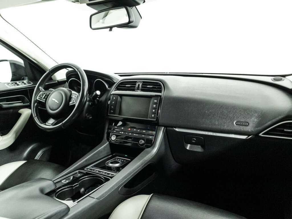 Jaguar F-Pace с пробегом — 2016 год. Фото: #8