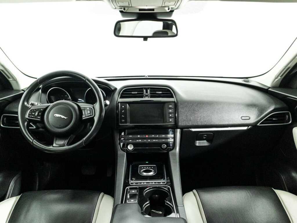 Jaguar F-Pace с пробегом — 2016 год. Фото: #12