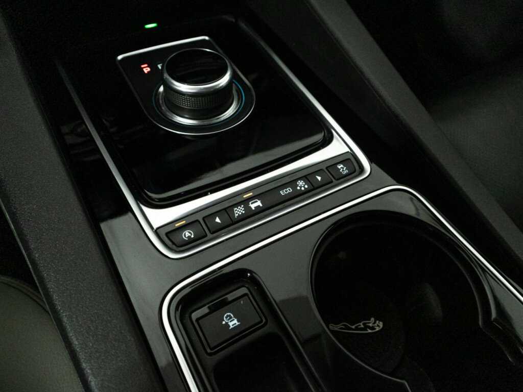 Jaguar F-Pace с пробегом — 2016 год. Фото: #18