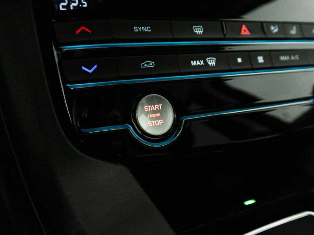 Jaguar F-Pace с пробегом — 2016 год. Фото: #19