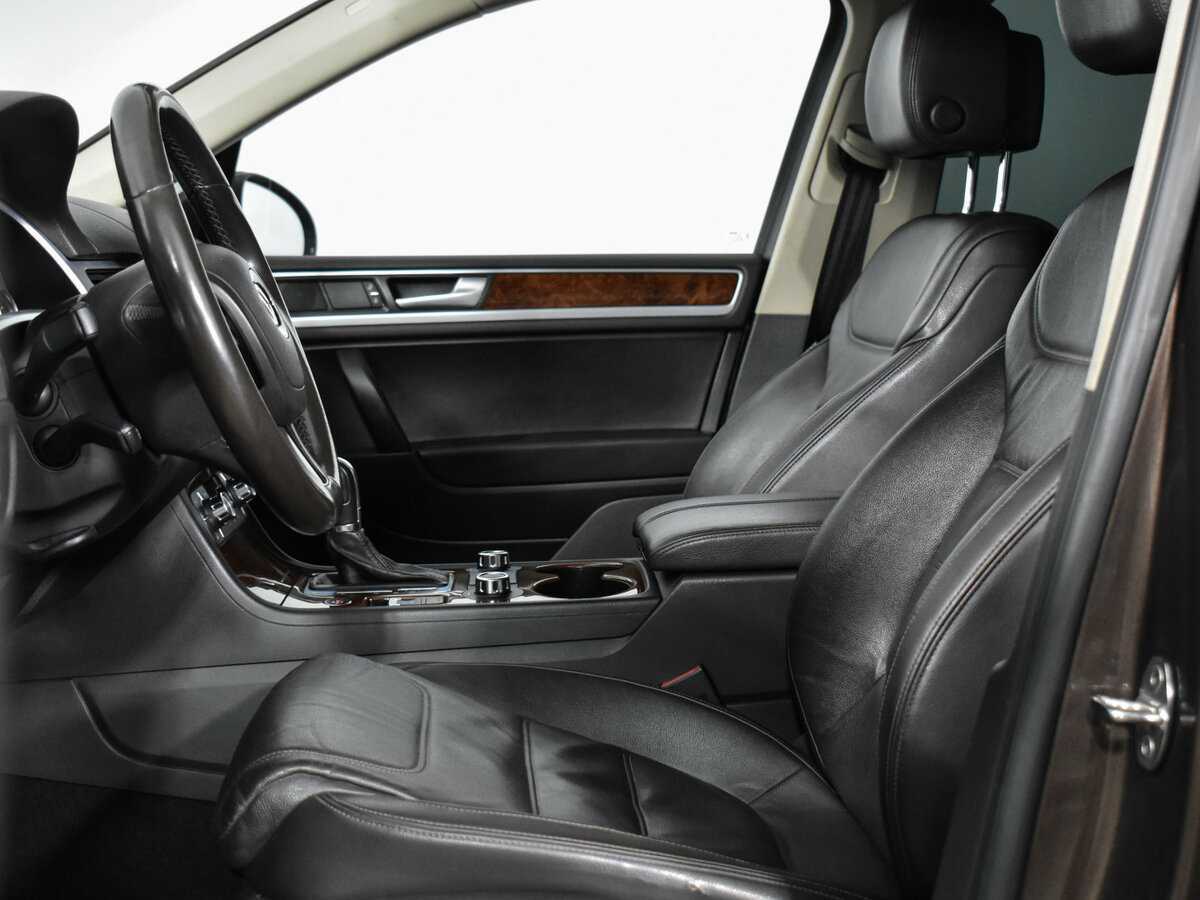 Volkswagen Touareg с пробегом — 2013 год. Фото: #12