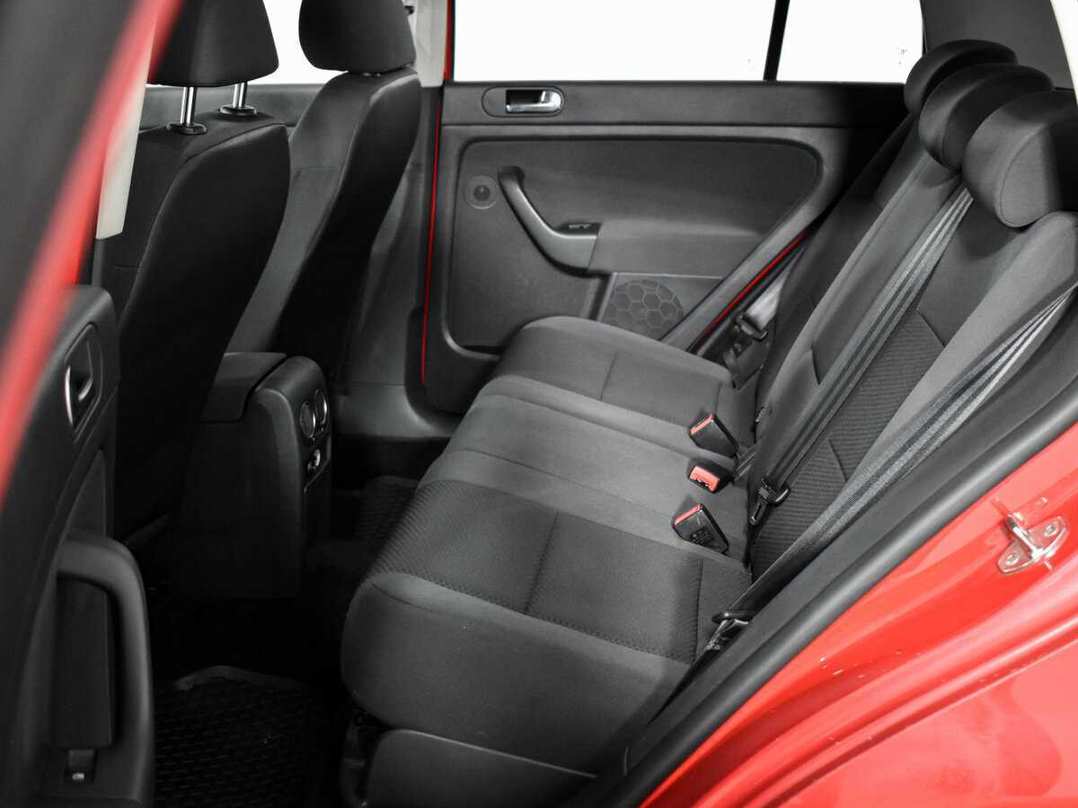 Volkswagen Golf Plus с пробегом — 2011 год. Фото: #9