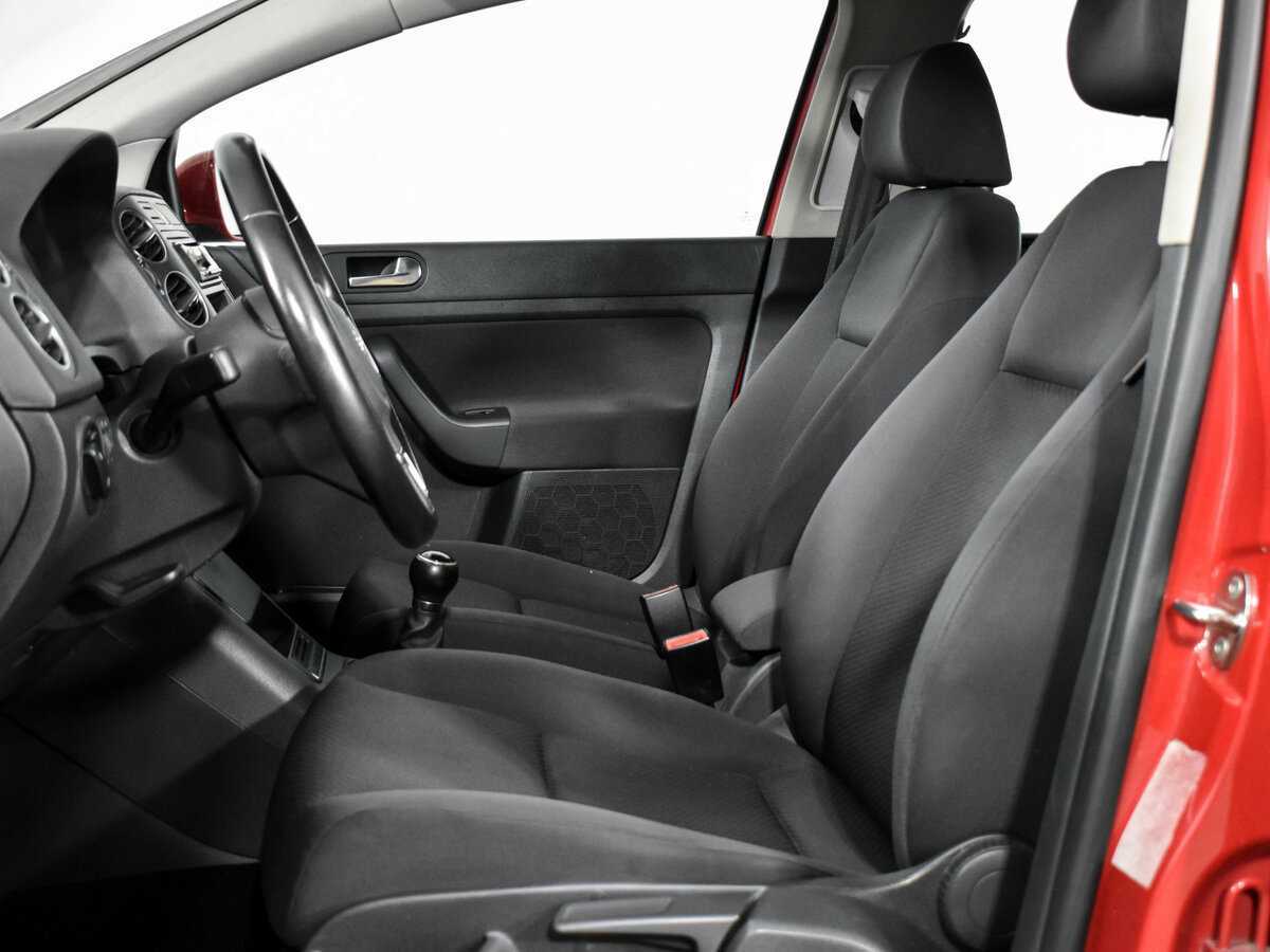 Volkswagen Golf Plus с пробегом — 2011 год. Фото: #10