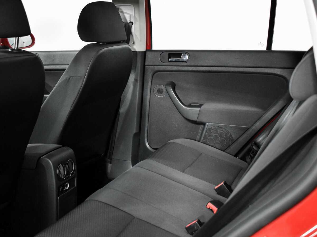 Volkswagen Golf Plus с пробегом — 2011 год. Фото: #11