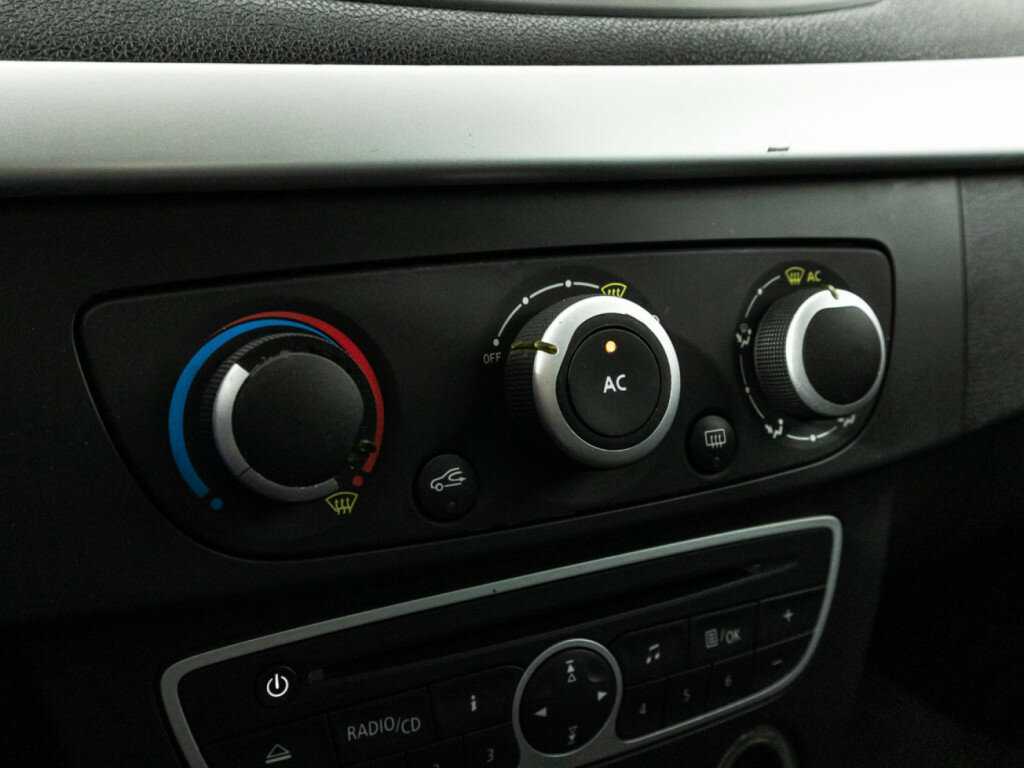 Renault Megane с пробегом — 2011 год. Фото: #14