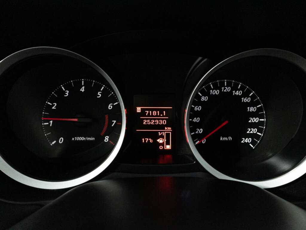 Mitsubishi Lancer с пробегом — 2012 год. Фото: #11