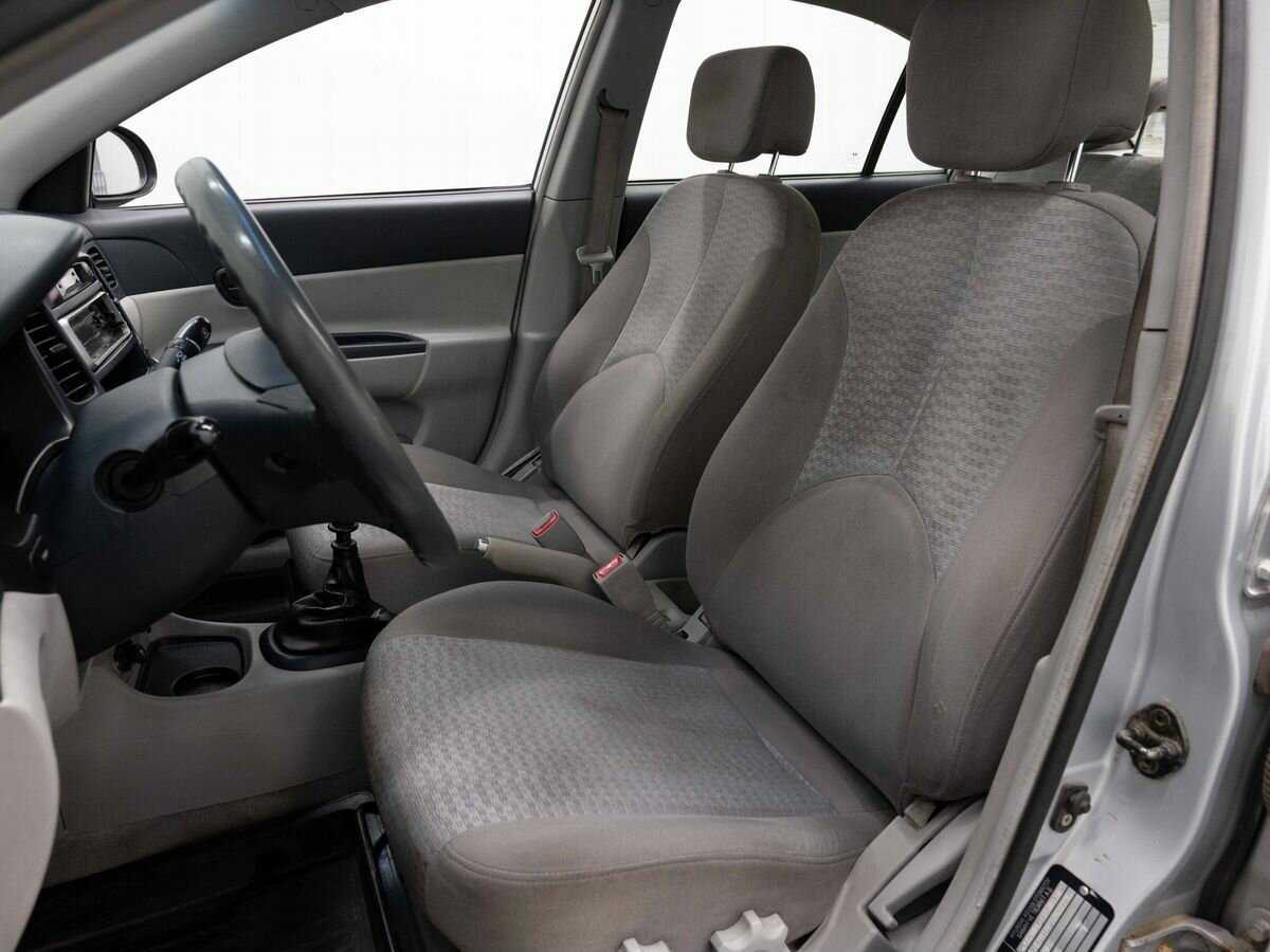 Hyundai Verna с пробегом — 2006 год. Фото: #7