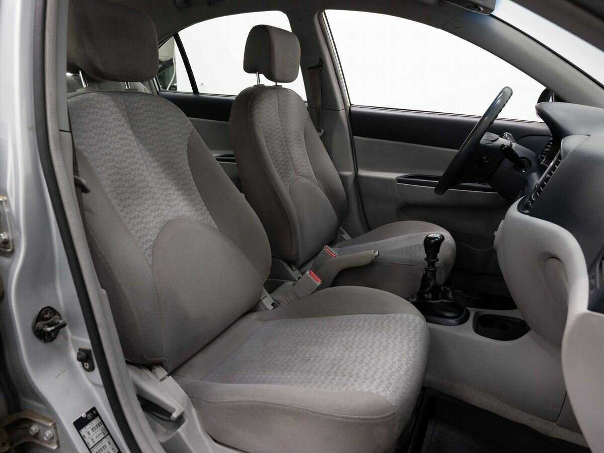 Hyundai Verna с пробегом — 2006 год. Фото: #11