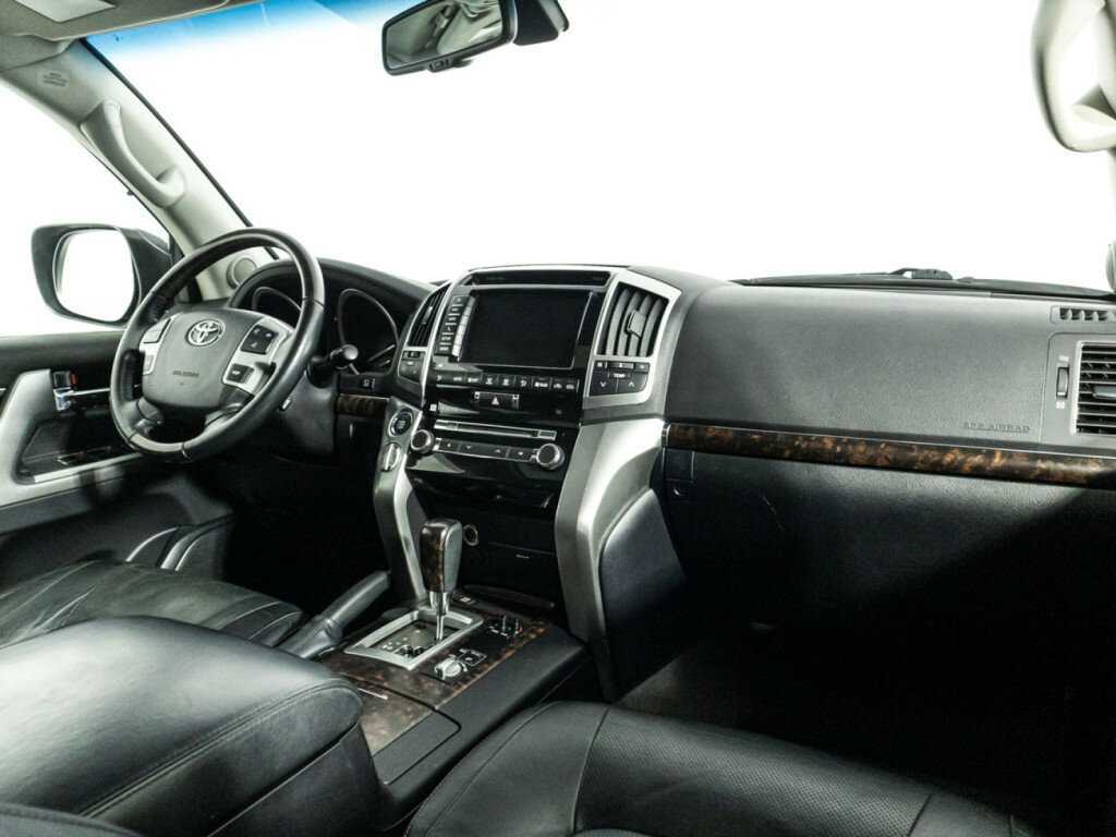 Toyota Land Cruiser с пробегом — 2013 год. Фото: #8