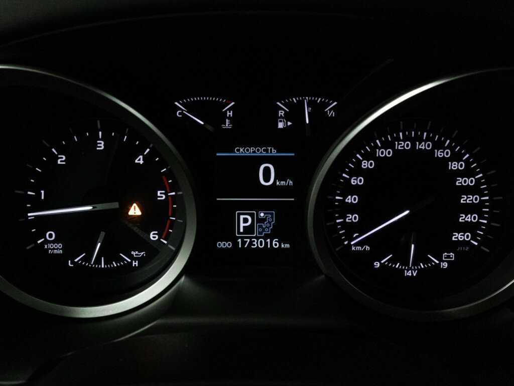 Toyota Land Cruiser с пробегом — 2013 год. Фото: #11