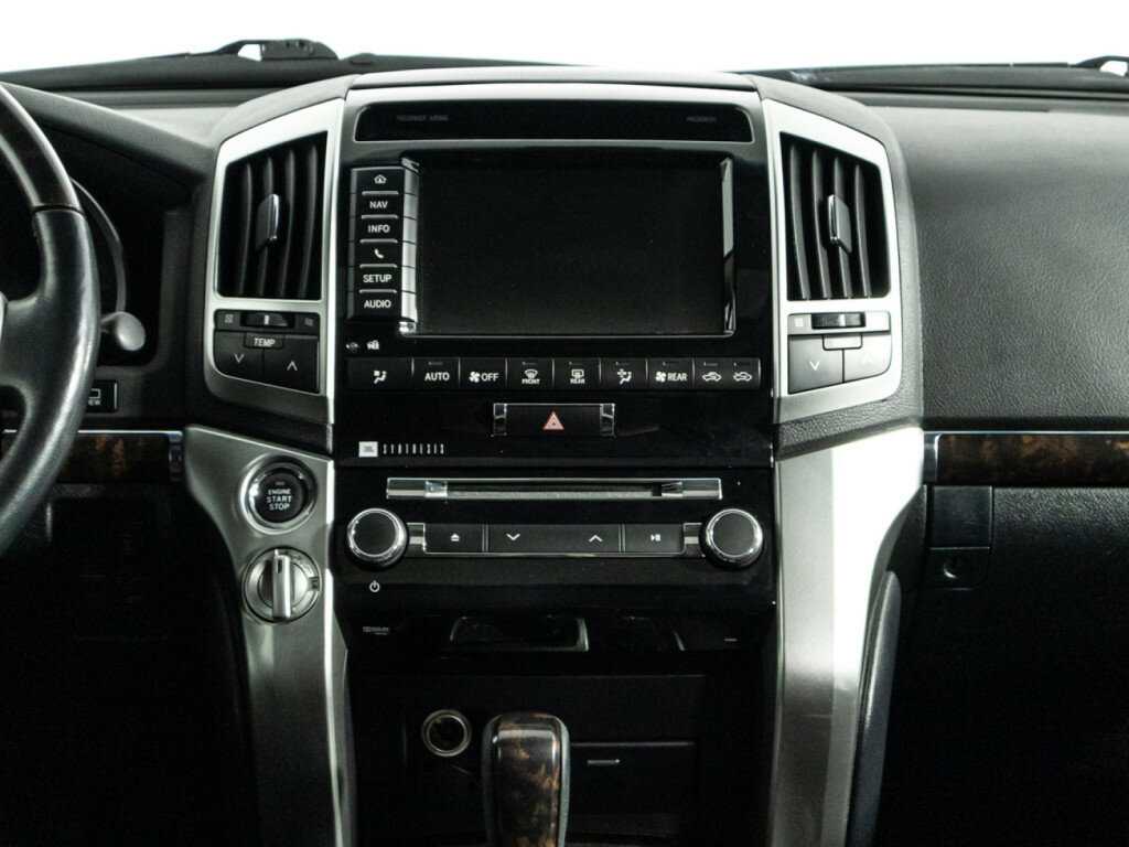 Toyota Land Cruiser с пробегом — 2013 год. Фото: #13