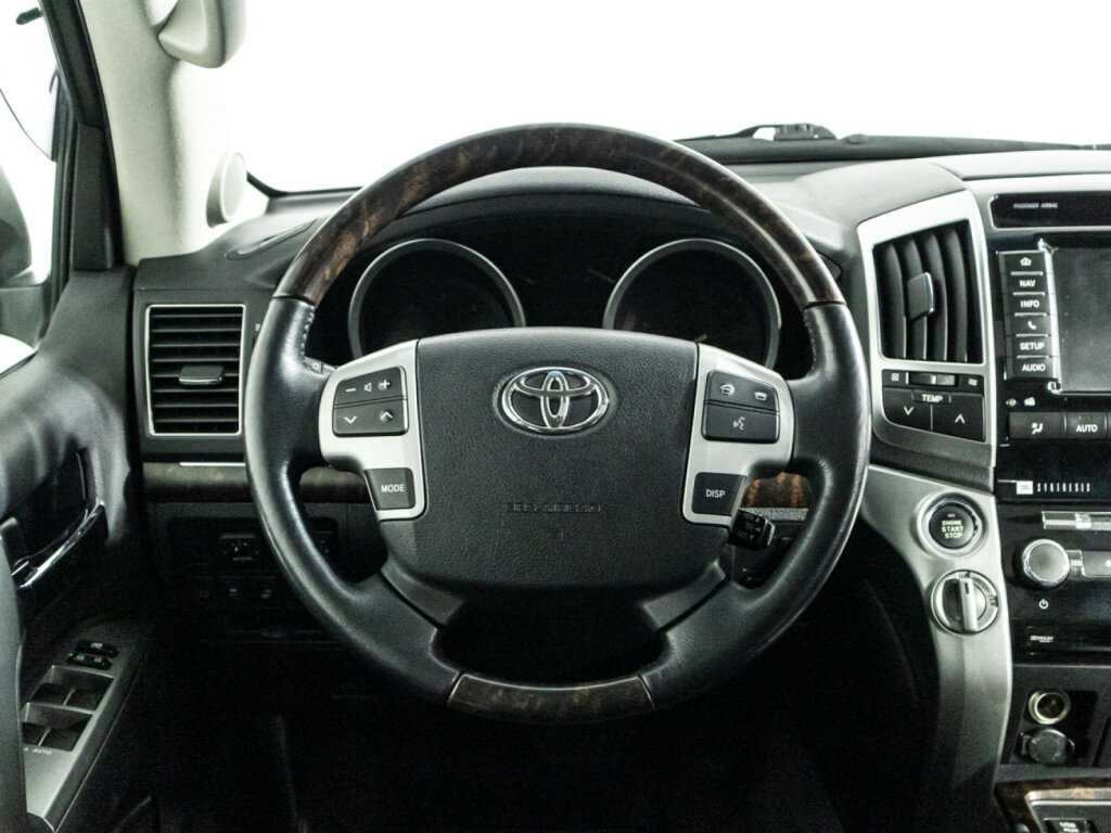 Toyota Land Cruiser с пробегом — 2013 год. Фото: #23