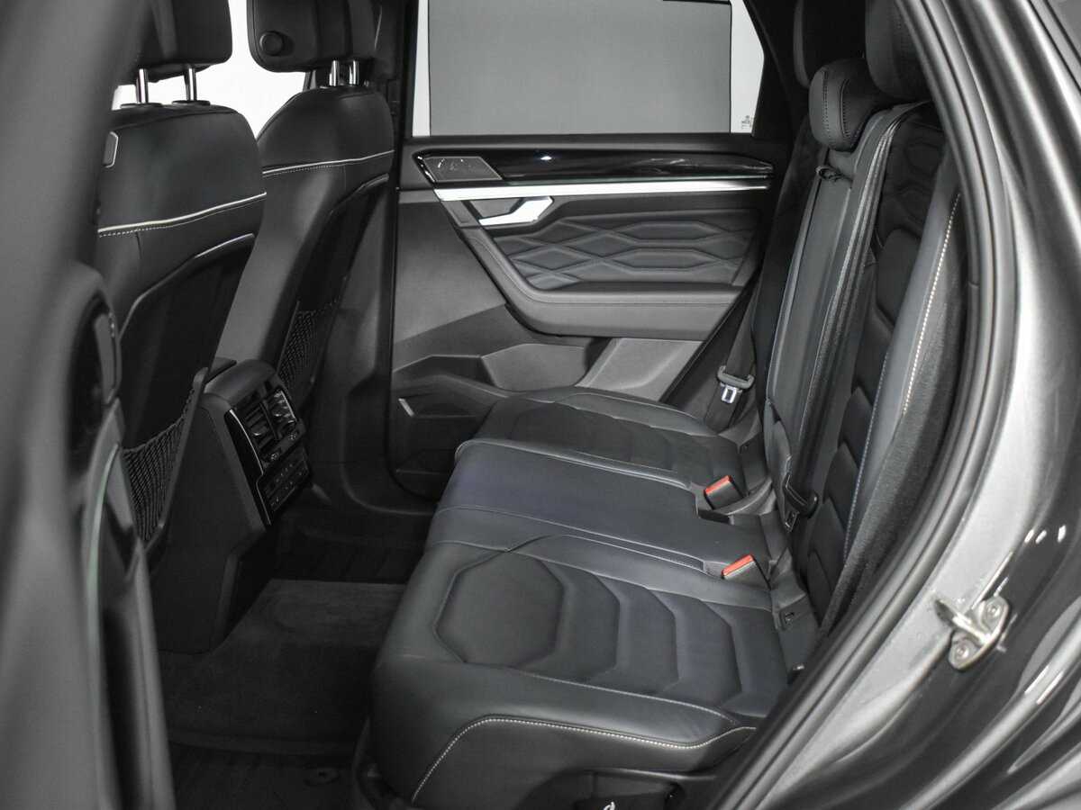 Volkswagen Touareg с пробегом — 2021 год. Фото: #11