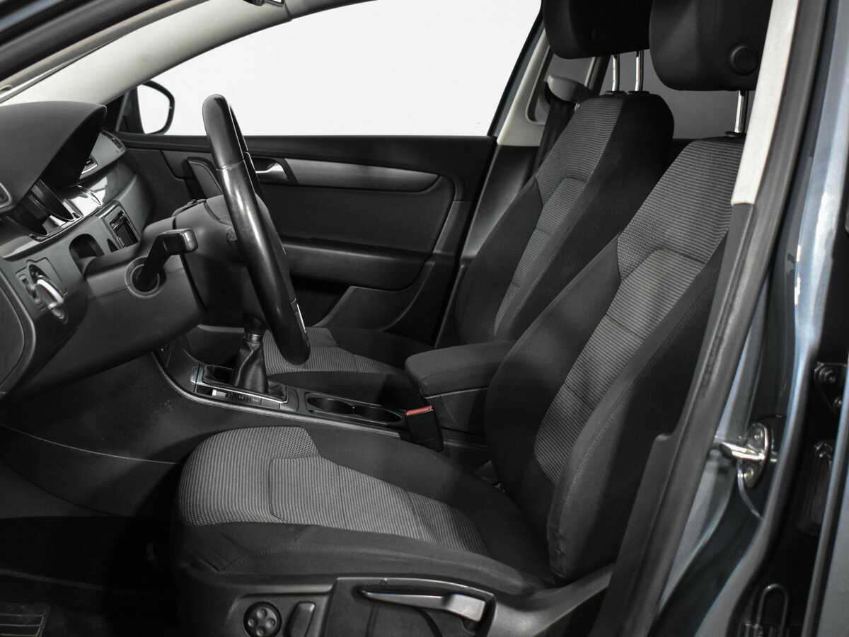 Volkswagen Passat с пробегом — 2011 год. Фото: #10