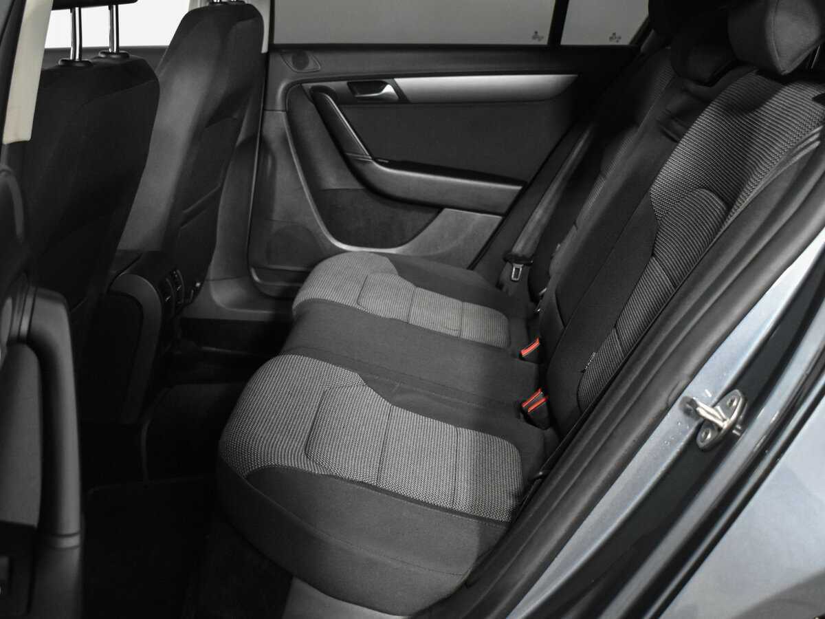 Volkswagen Passat с пробегом — 2011 год. Фото: #12