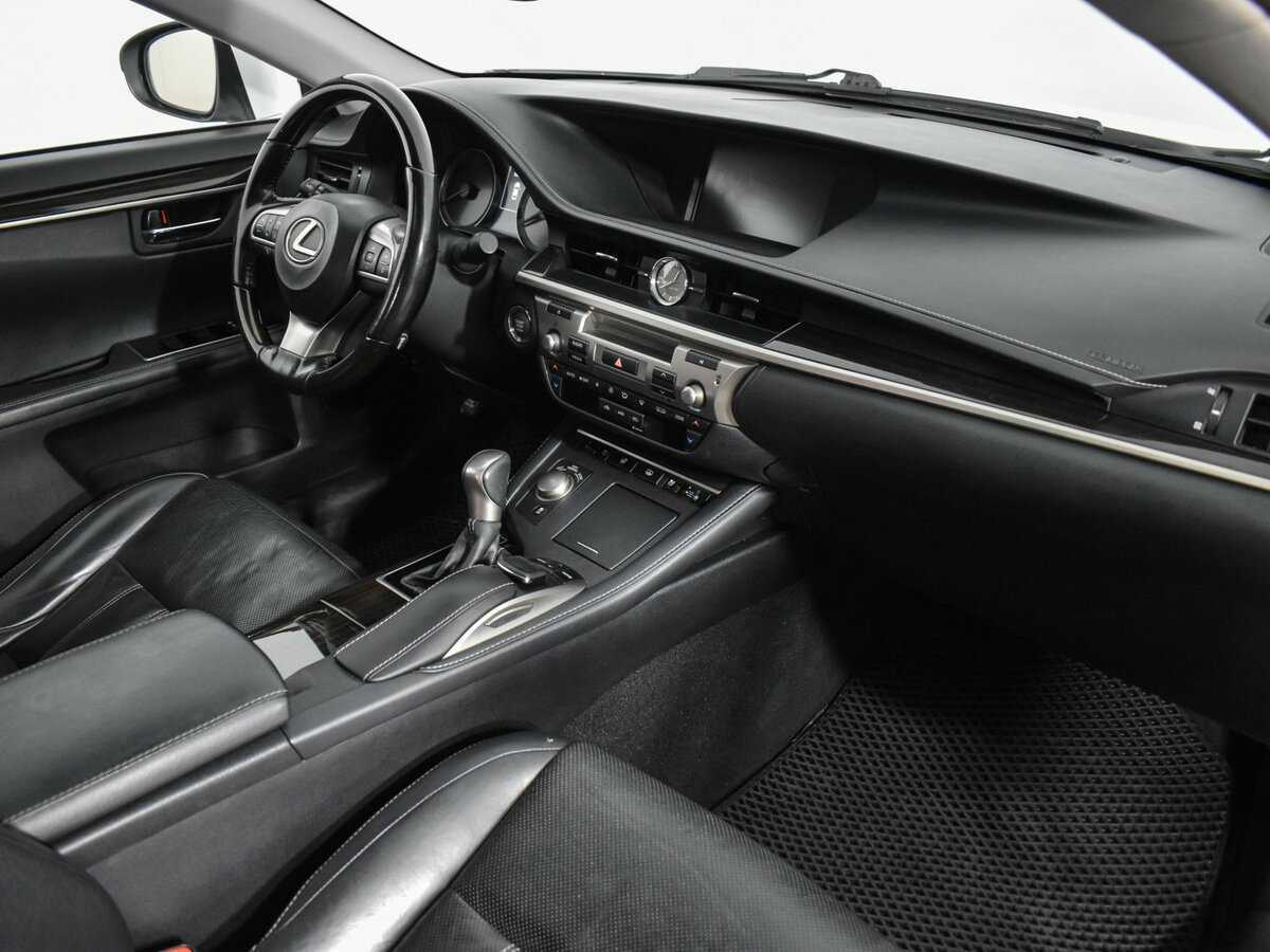 Lexus ES с пробегом — 2015 год. Фото: #11