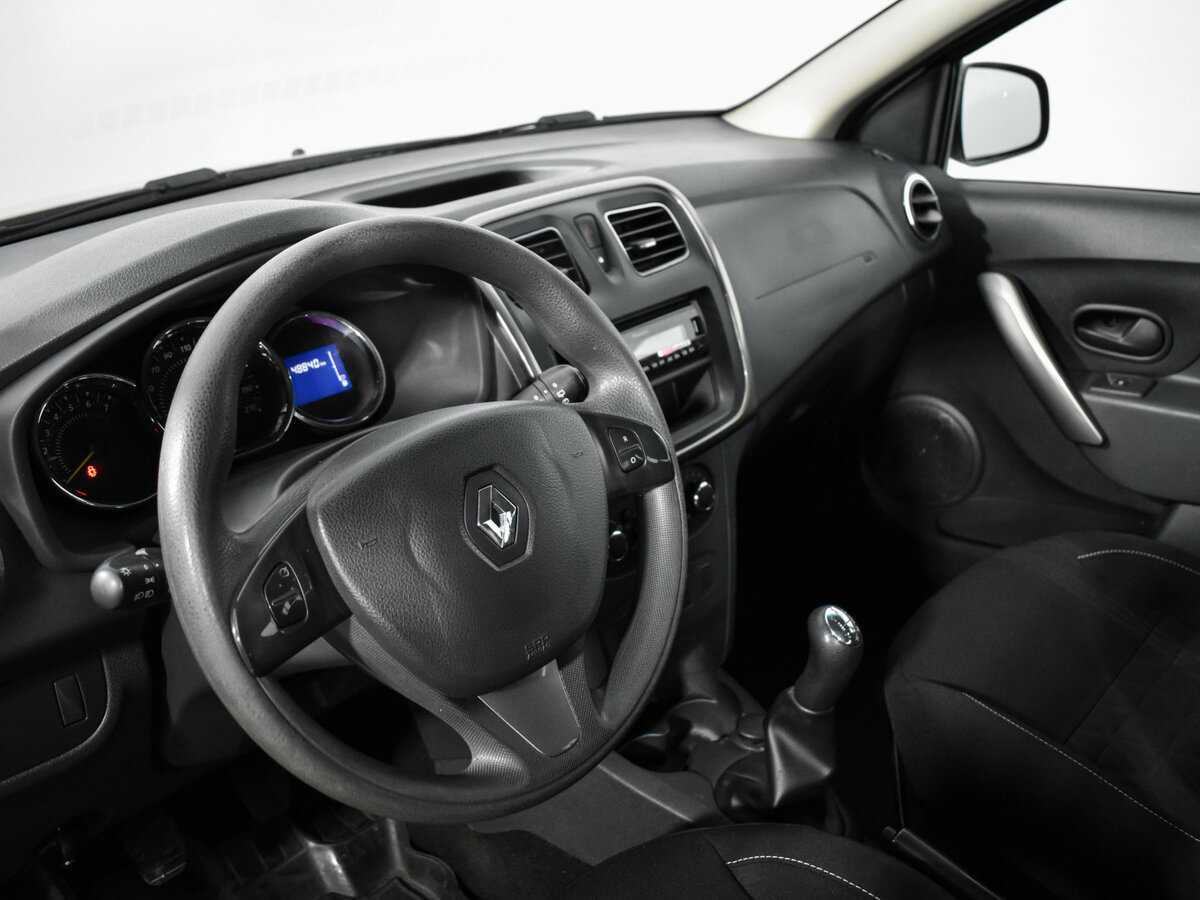 Renault Sandero с пробегом — 2017 год. Фото: #8