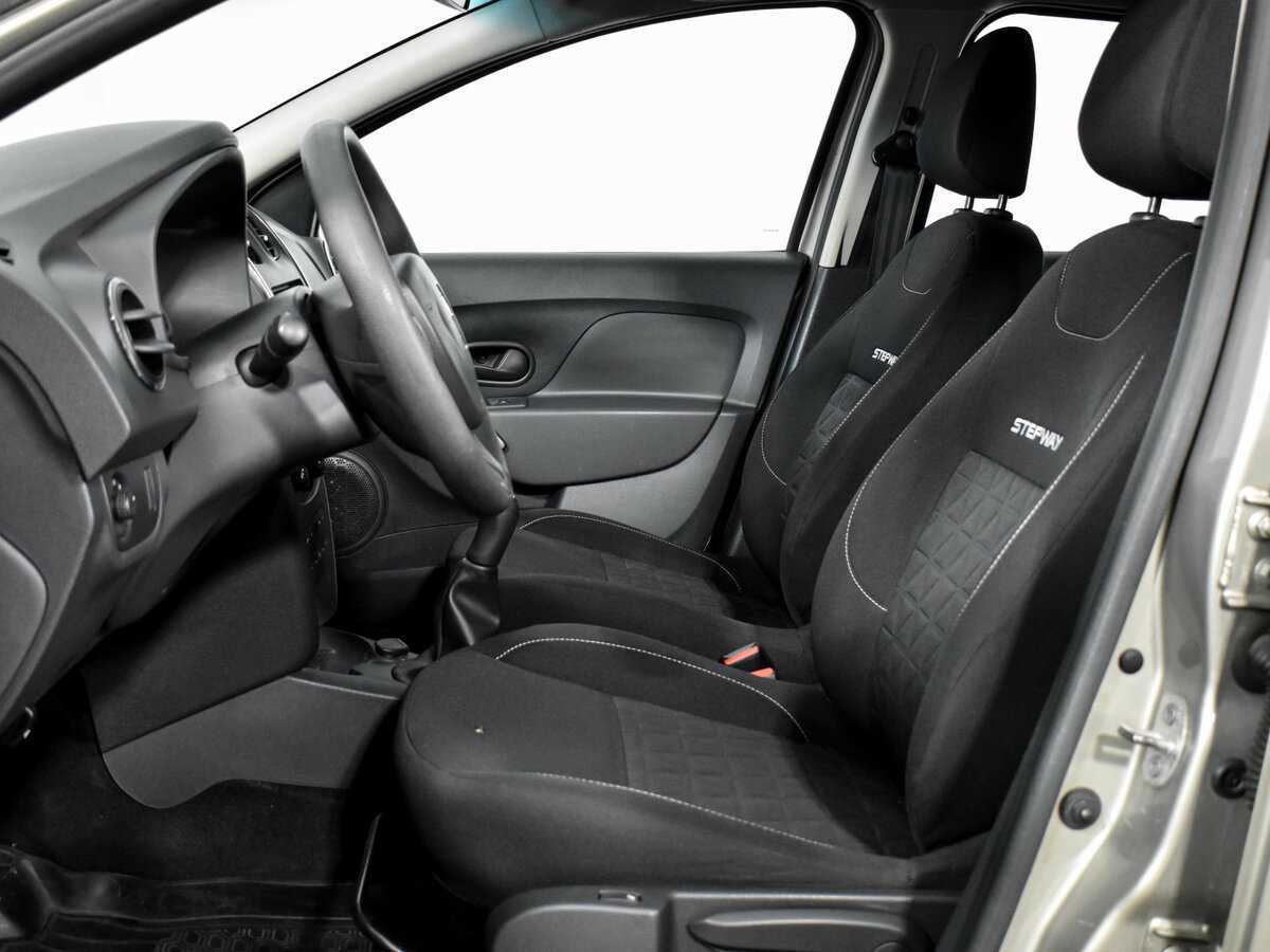 Renault Sandero с пробегом — 2017 год. Фото: #10