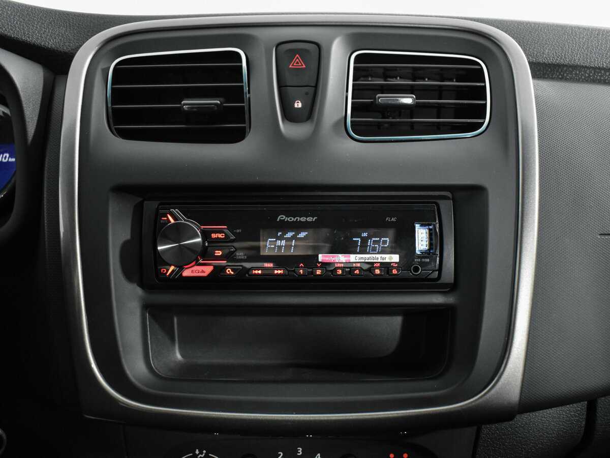 Renault Sandero с пробегом — 2017 год. Фото: #14