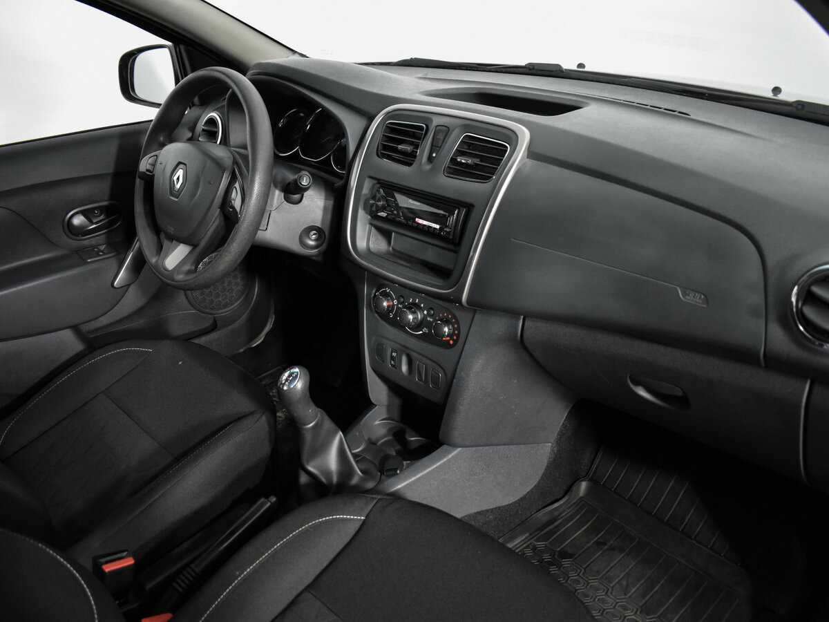 Renault Sandero с пробегом — 2017 год. Фото: #17