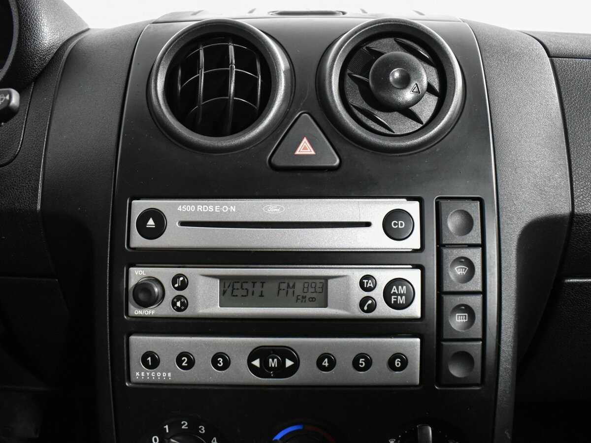 Ford Fusion с пробегом — 2005 год. Фото: #15