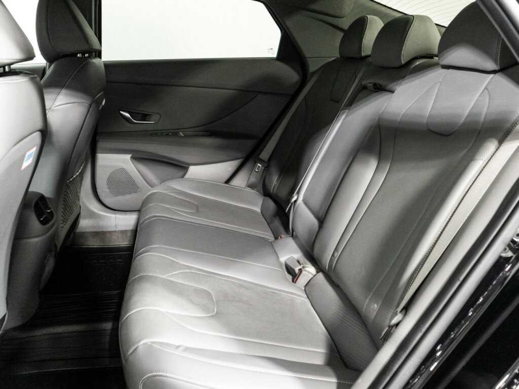 Hyundai Elantra с пробегом — 2021 год. Фото: #9