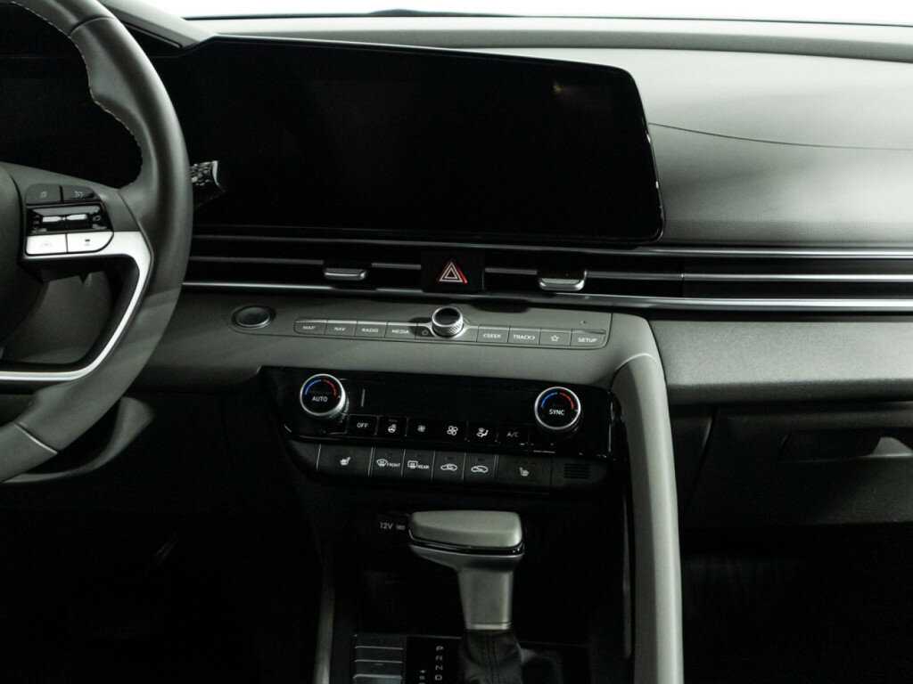 Hyundai Elantra с пробегом — 2021 год. Фото: #13