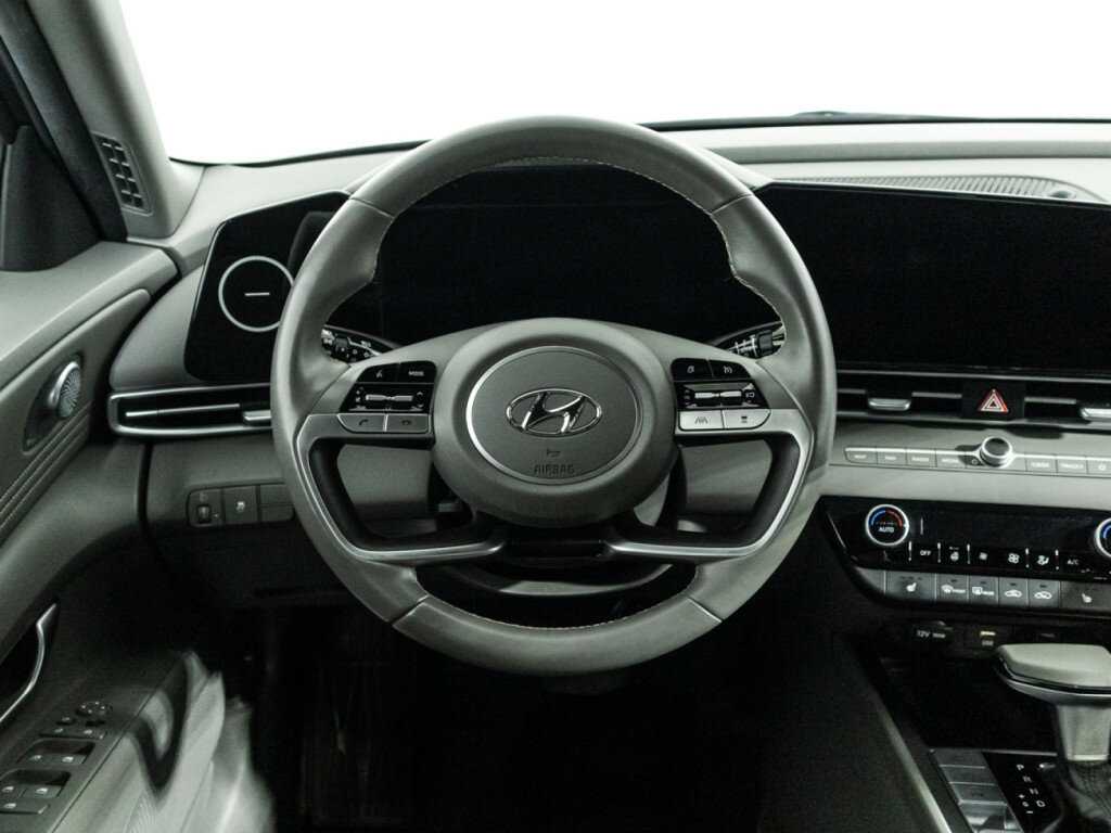 Hyundai Elantra с пробегом — 2021 год. Фото: #22