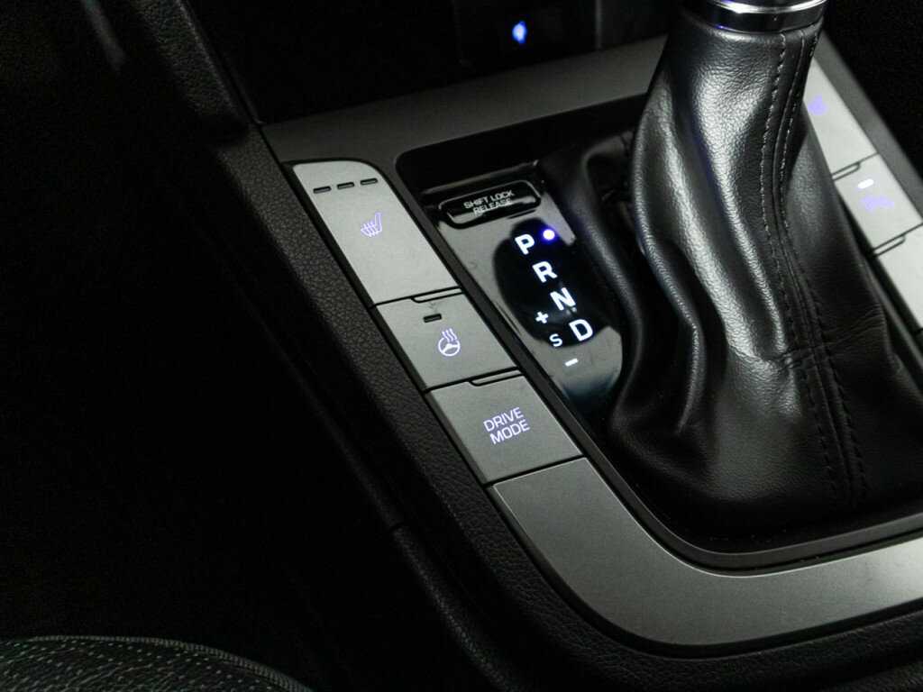 Hyundai Elantra с пробегом — 2019 год. Фото: #19