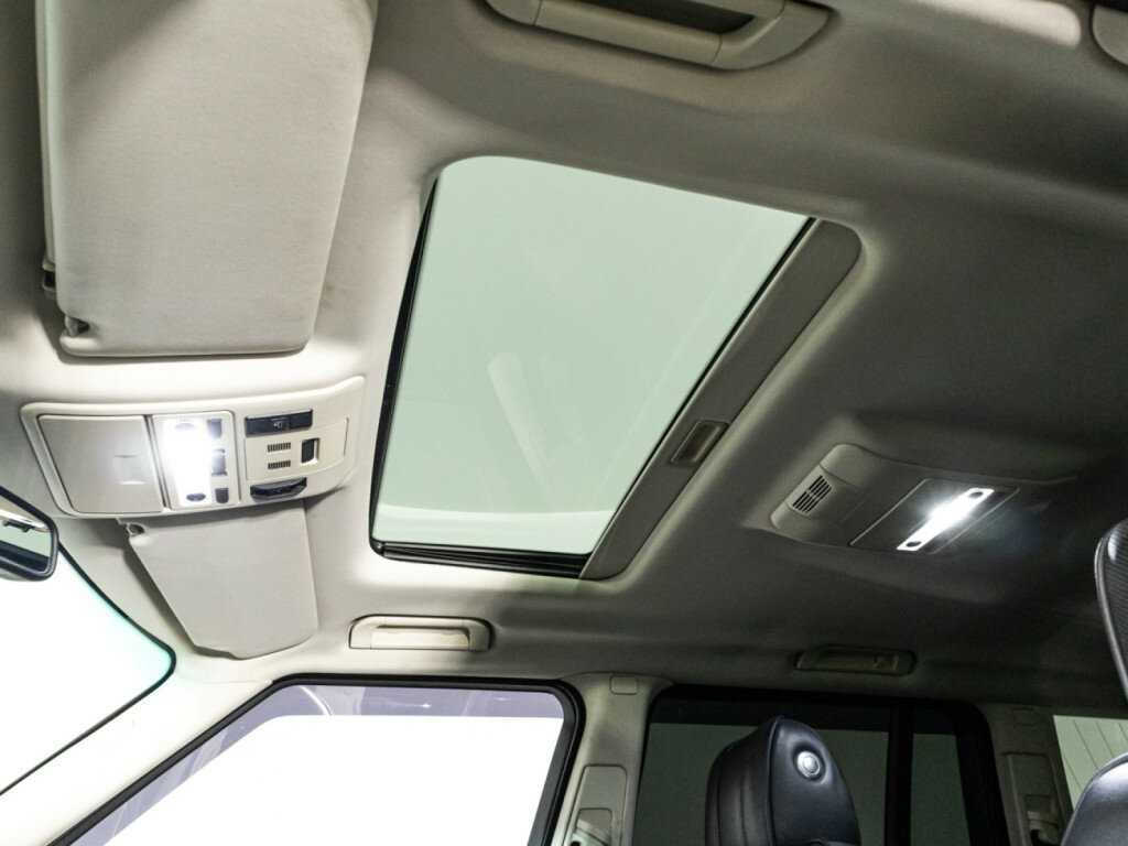 Land Rover Range Rover с пробегом — 2011 год. Фото: #14