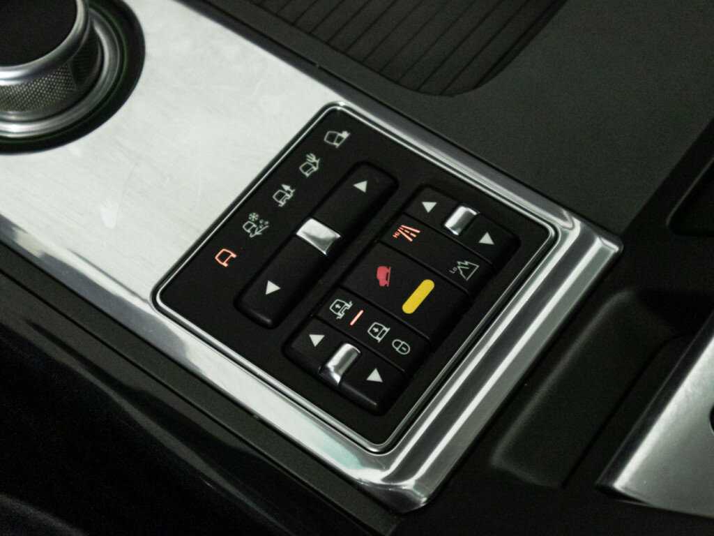 Land Rover Range Rover с пробегом — 2011 год. Фото: #18